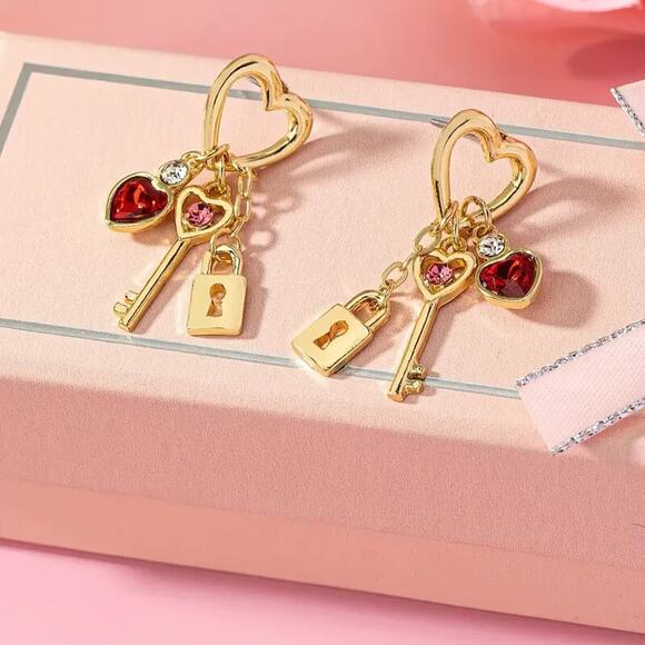 New Charming Valentine Day Heart Dangle Earrings with Sparkling Rhinestones. - Picture 1 of 1